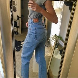 Vintage High-Waisted Levi’s 550 Relaxed Fit